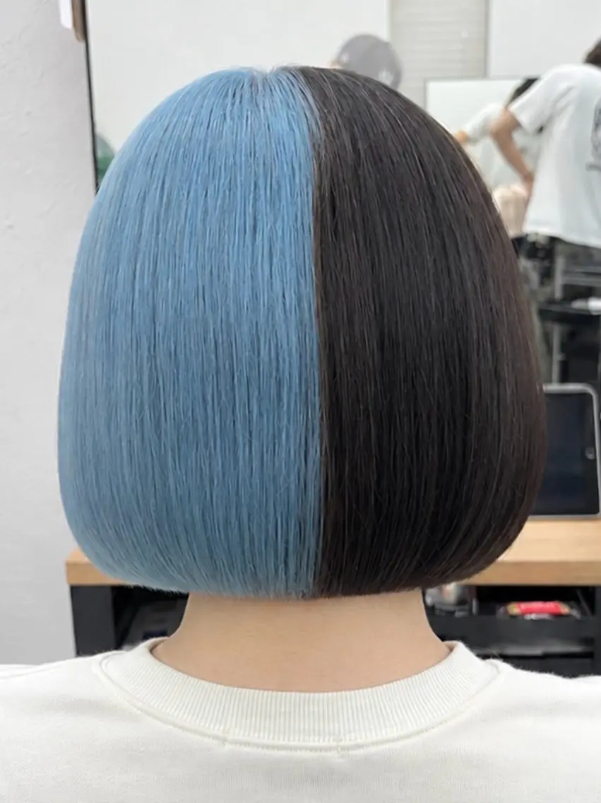 ショート カラー ヘアアレンジ 黒髪 ブルーカラー デザインカラー ダブルカラー ボブ ヘアカラー 坂齋大地／レイヤー/ ダブルカラーのヘアスタイル