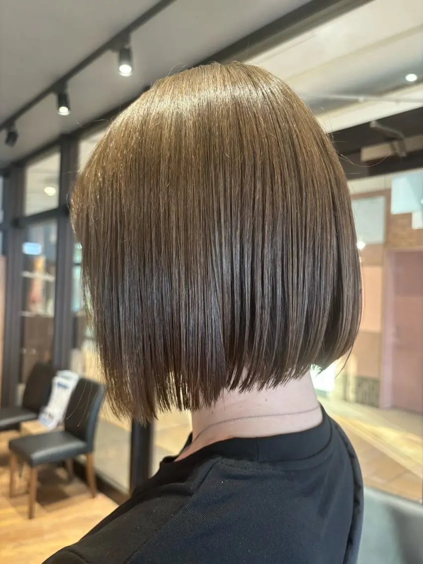 ショート カラー ベージュカラー ヘーゼル 🎀ワンレンボブ🎀 ワンカラー　あゆみのヘアスタイル