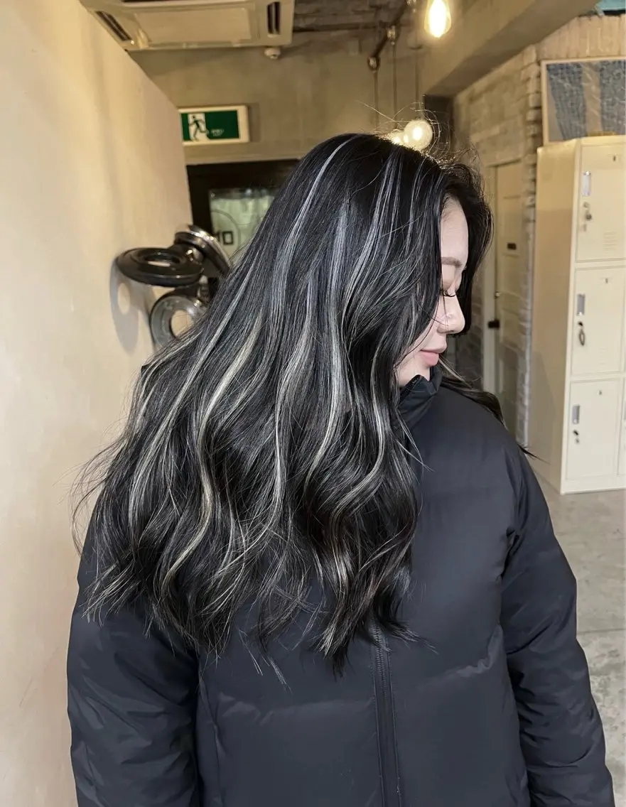 ロング カラー ダークグレー ダークグレージュ グレージュ ハイライトカラー ハイライト ヘアカラー トリートメント 指名数No.1 /NAOYAのヘアスタイル