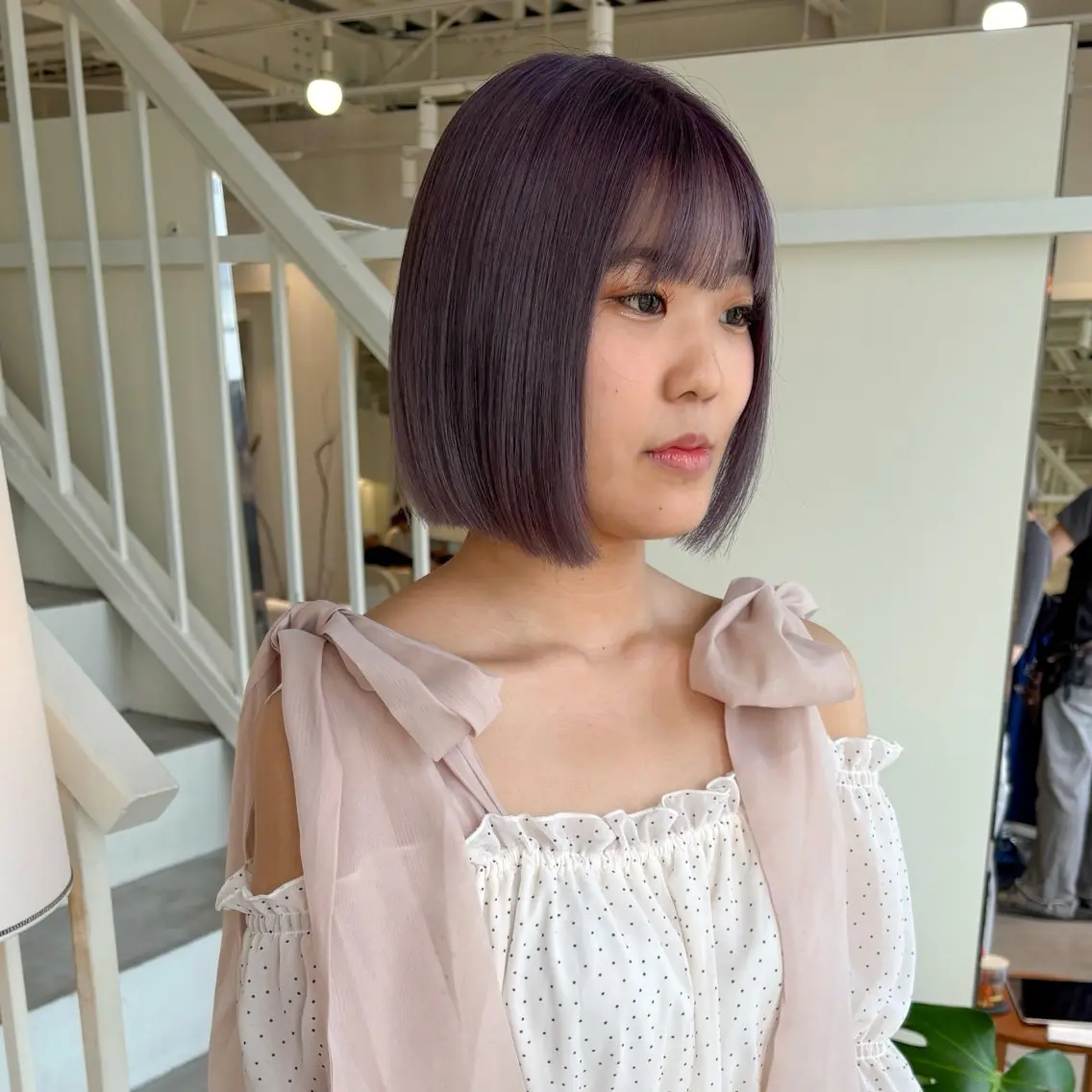 ショート カラー ワンレンボブ 透明感カラー ラベンダーカラー ボブ 安西 香利奈のヘアスタイル