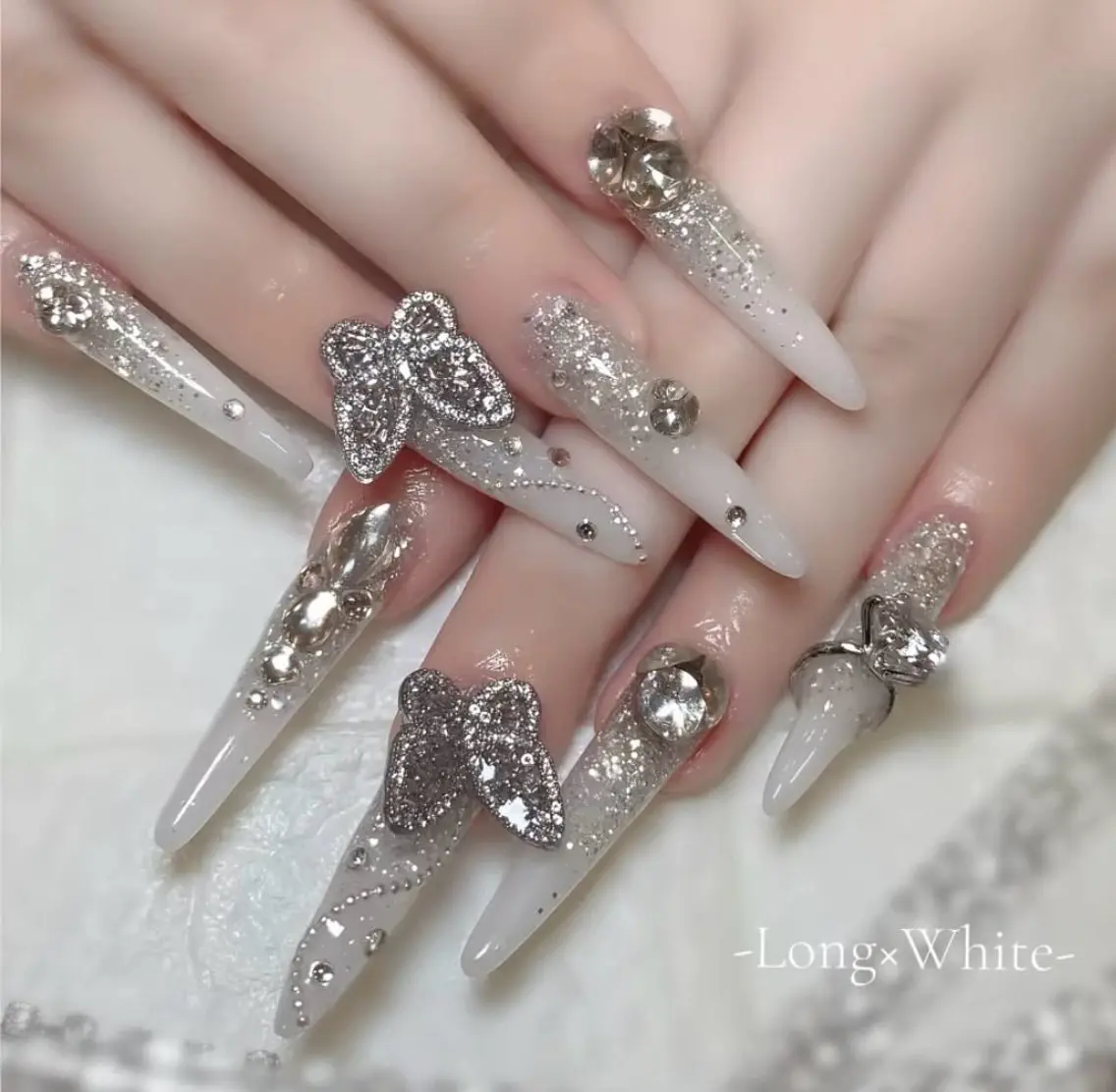 ネイル ガーリー キラキラネイル 韓国ネイル ロングネイル シンプルネイル ハンドネイル Genie Mika Nailsのネイルデザイン