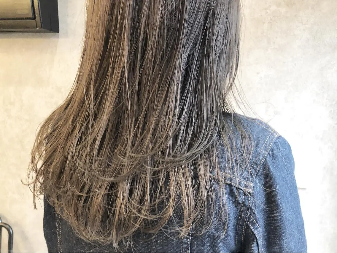 セミロング カラー カット トリートメント 顔周りレイヤーカット ブリーチminamiのヘアスタイル