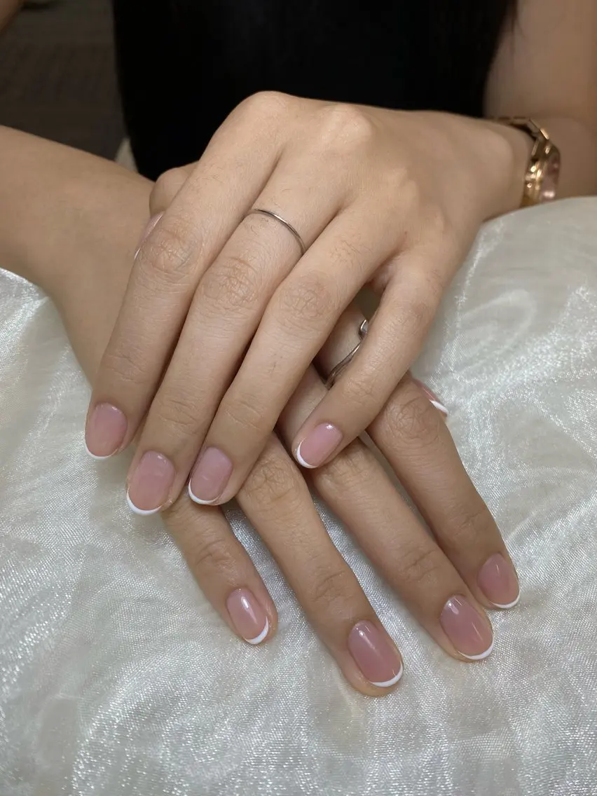 ワンカラー フレンチネイル 💅🏻✨の写真
