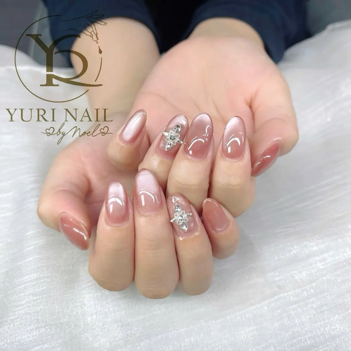 ネイル オーロラネイル ブルー チークネイル フットネイル フレンチネイル ハンドネイル フットネイル ハンドケア YURI Nail NARITAのネイルデザイン