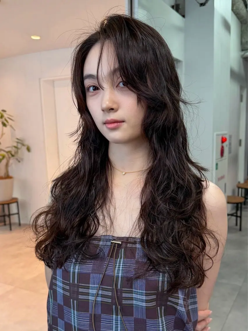 ロング パーマ 韓国風ヘア レイヤーカット ロング デジタルパーマ カット パーマ トリートメント 小田 晃瑛のヘアスタイル