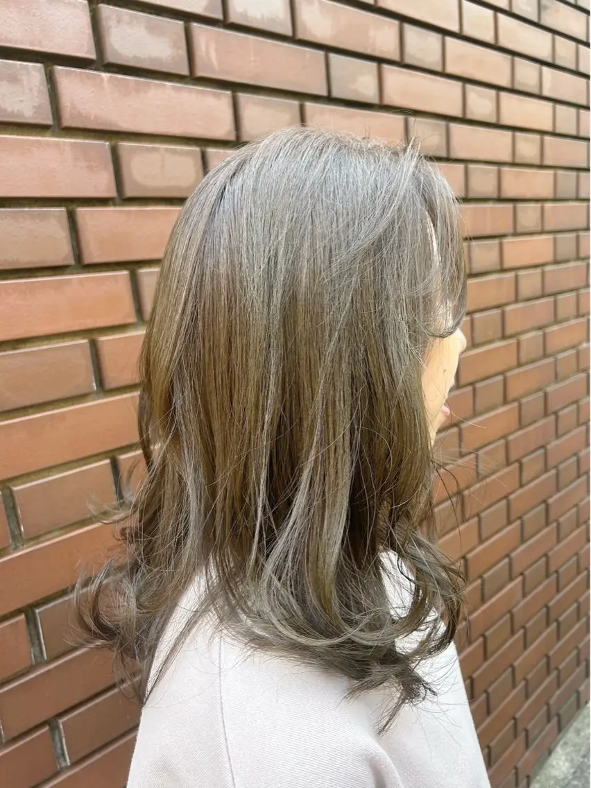 ミディアム カラー ashuley YUKIのヘアスタイル
