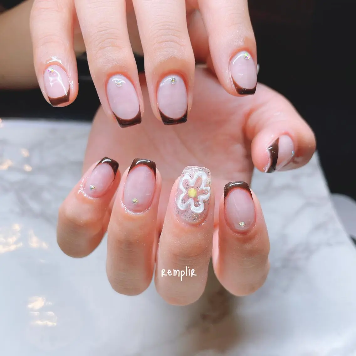 ネイル フラワーネイル フレンチネイル マグネットネイル ビー玉ネイル ニュアンスネイル ハンドネイル RANUN nailのネイルデザイン