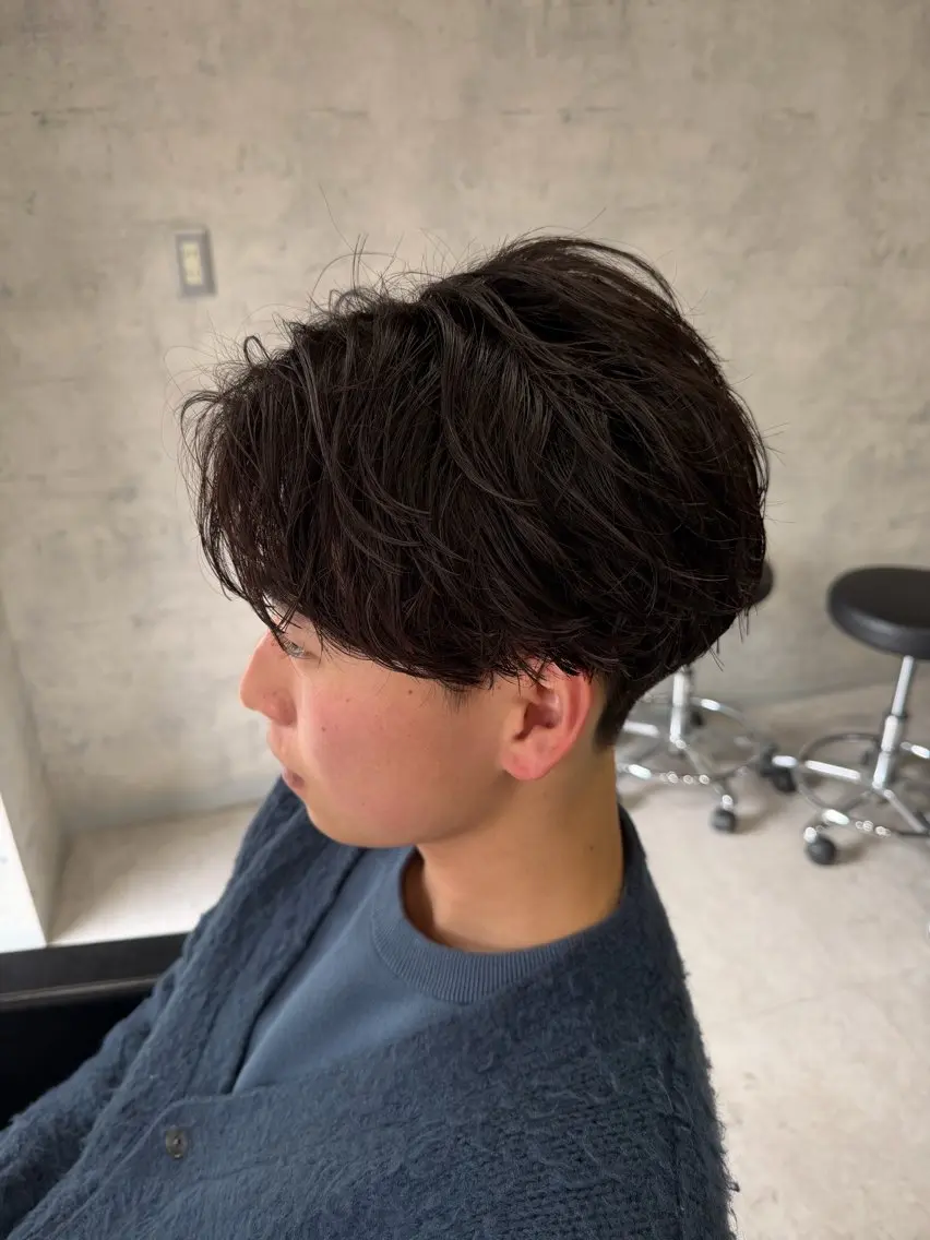 ショート パーマ メンズ フェザーパーマ メンズパーマ カット パーマ ユウ🪄 パーマ指名No1のヘアスタイル