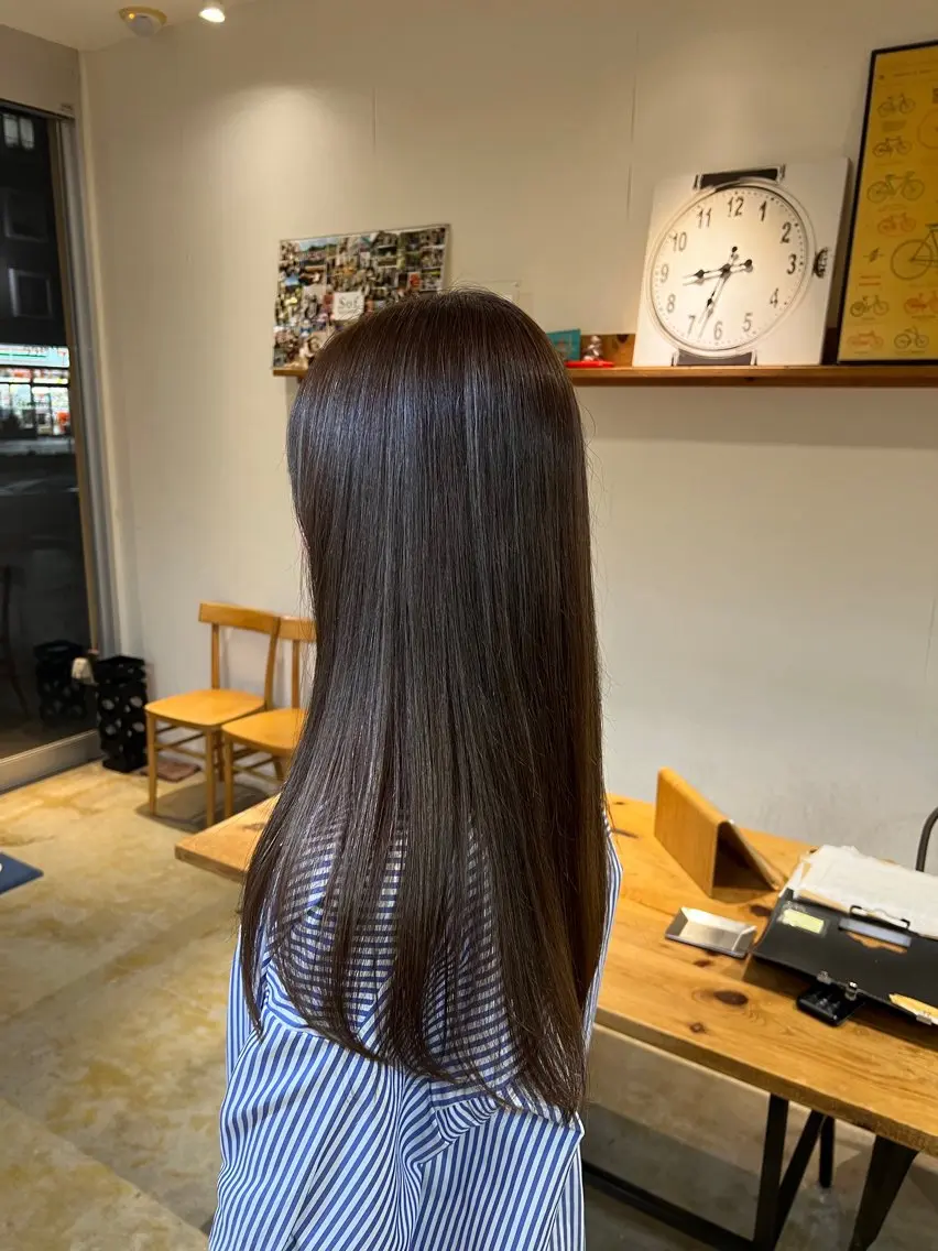 カラー アッシュ アッシュグレー ハイライトカラー さとう あづみのヘアスタイル