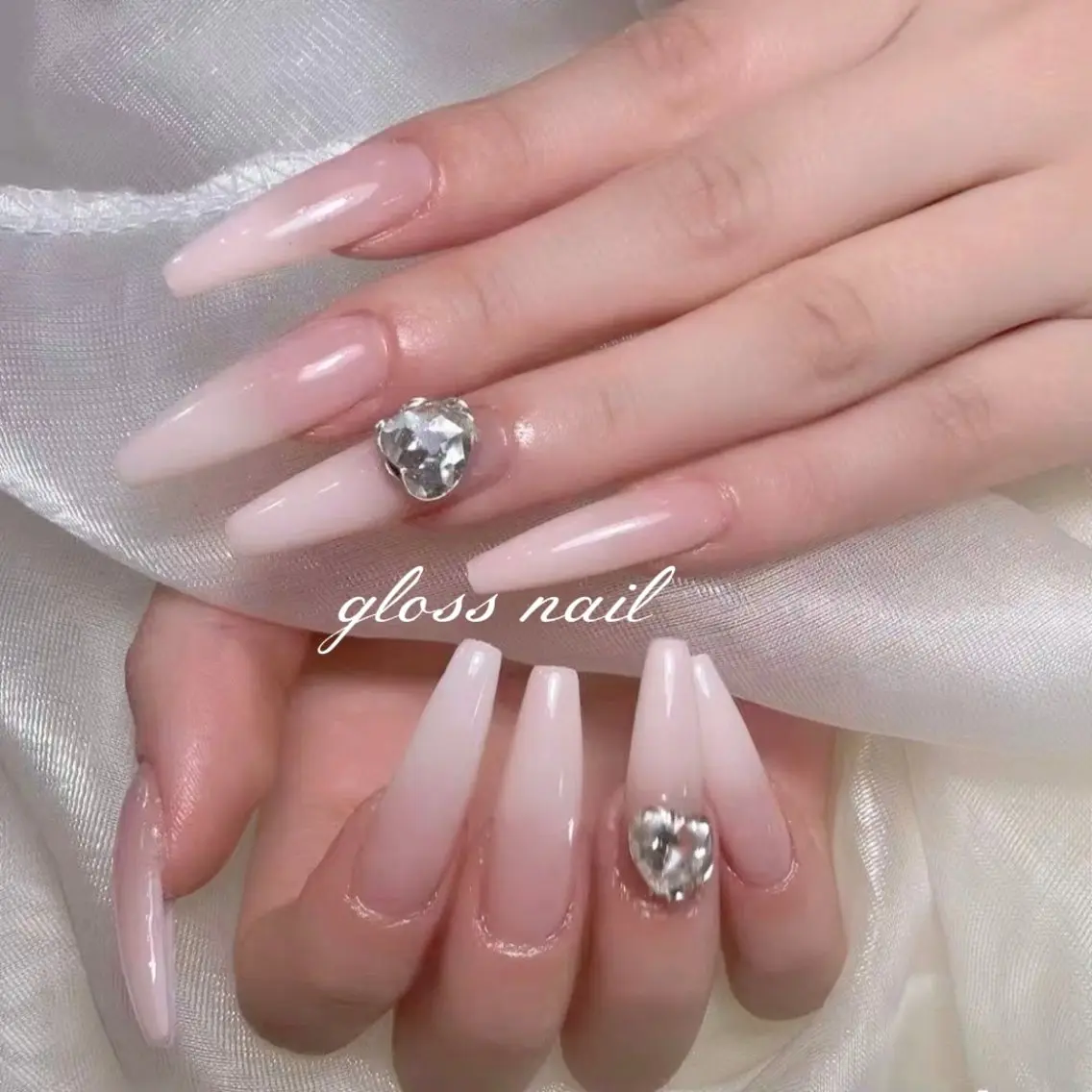 ネイル ハンドネイル アヤカ☘️Gloss nailのネイルデザイン