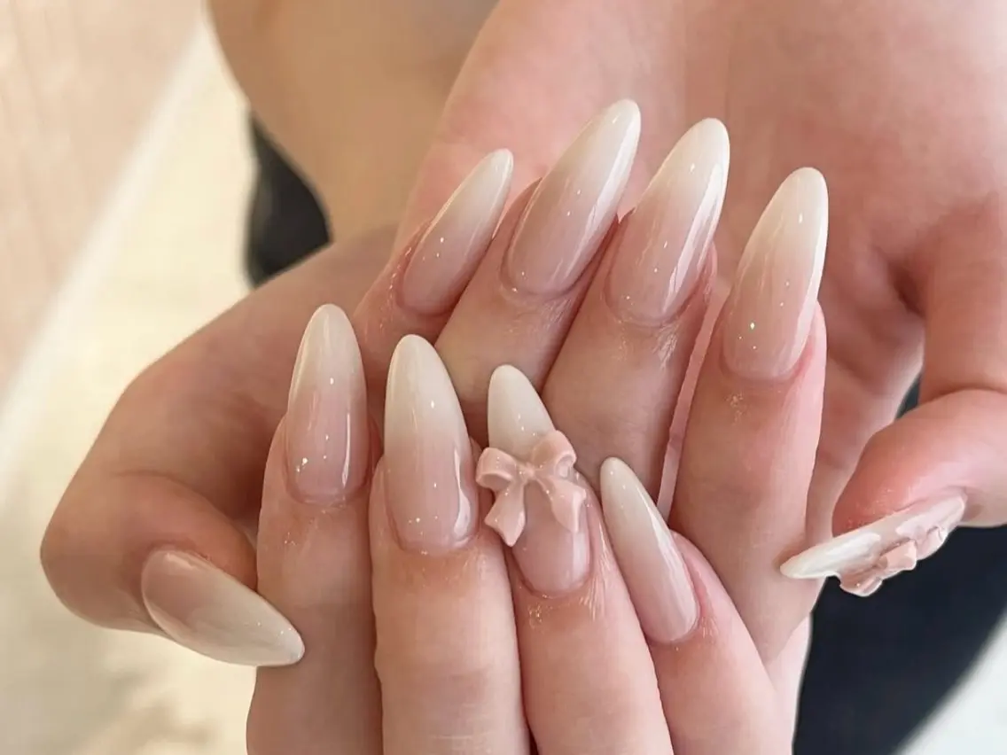 ネイル オーロラネイル 長さ出し フレンチネイル ジェルネイル ガラスフレンチ ハンドネイル Rela・S NAILのネイルデザイン