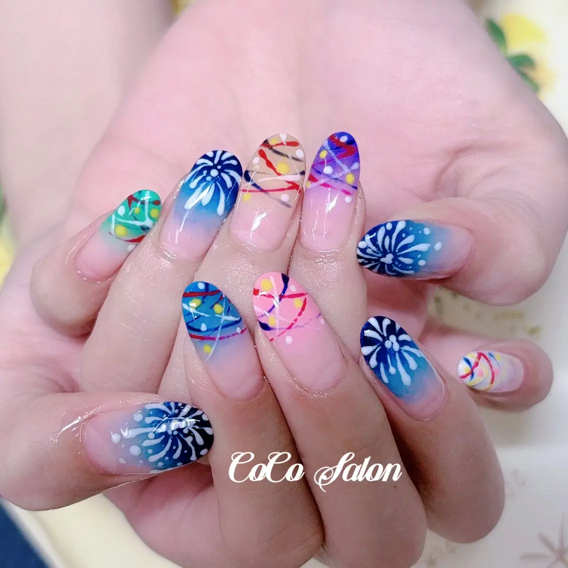 ネイル アートネイル ブルー ジェルネイル キラキラネイル オフィスネイル ハンドネイル CoCoSalon ネイル/まつ毛予約のネイルデザイン