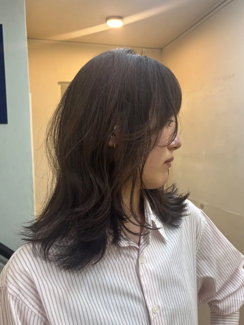 ミディアム レイヤーカット 長崎 紗南のヘアスタイル