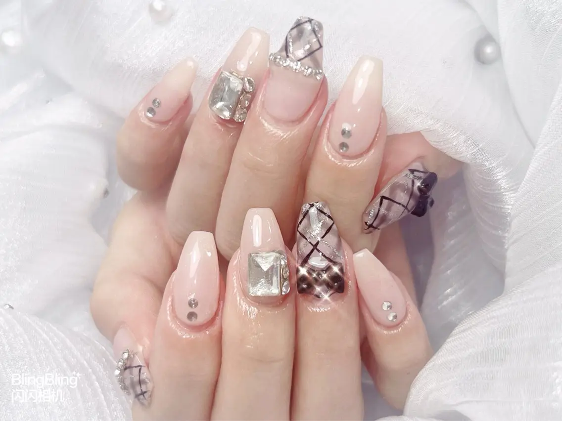 ネイル オーロラネイル チークネイル 長さ出し フットネイル フレンチネイル NaNa nailのネイルデザイン