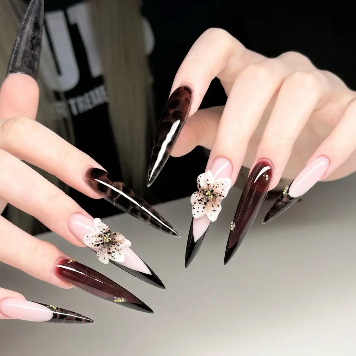 ネイル ボルドー フラワーネイル フレンチネイル ジェルネイル 韓国ネイル ハンドネイル Umee Nailのネイルデザイン