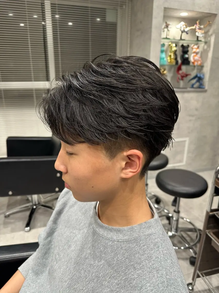 ショート パーマ メンズ フェザーパーマ メンズパーマ カット パーマ ユウ🪄 パーマ指名No1のヘアスタイル
