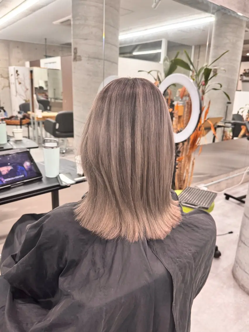 セミロング カラー バレイヤージュ ブリーチ レイヤーカット ヘアカラー トリートメント 艶髪✨ブリーチ職人 yasuのヘアスタイル