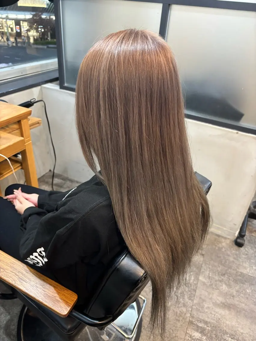 カラー ベージュカラー ミルクティーベージュ 磯野 成基のヘアスタイル