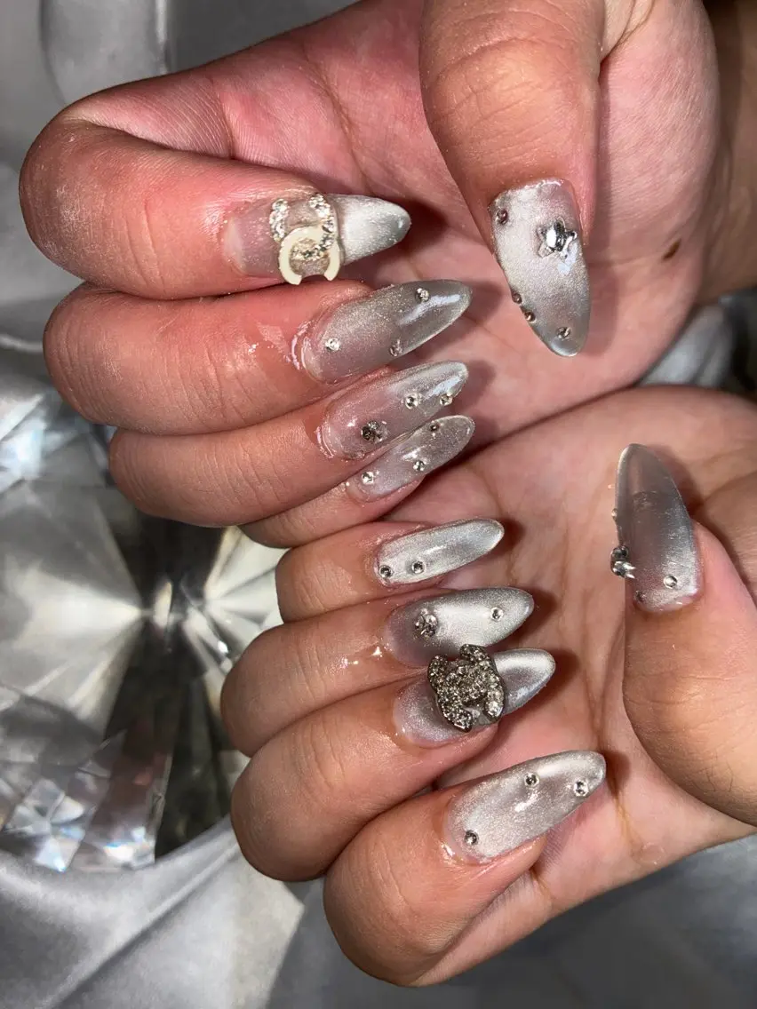 ミディアム ハンドネイル YOKOSUKA NAILS💅🩶のネイルデザイン