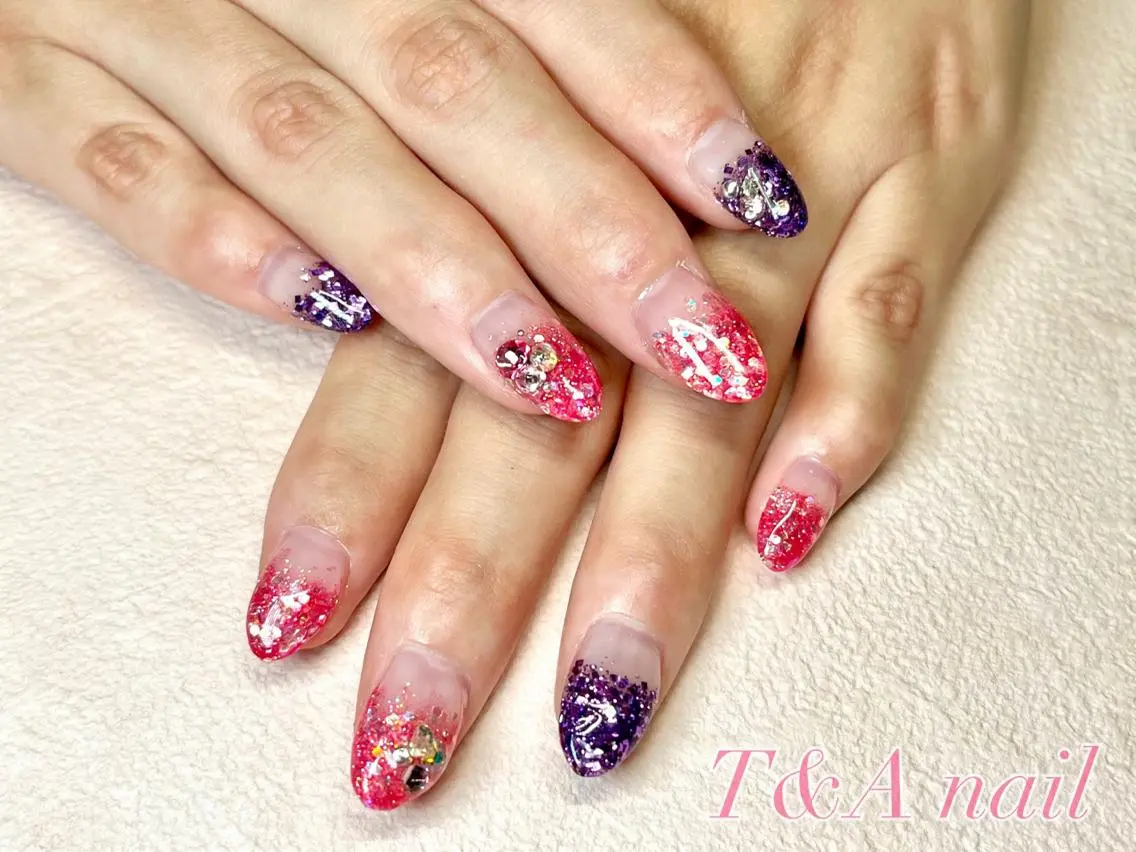 ミディアム ネイル 長さ出し ジェルネイル グラデーション キラキラネイル ニュアンスネイル T&A nailのネイルデザイン