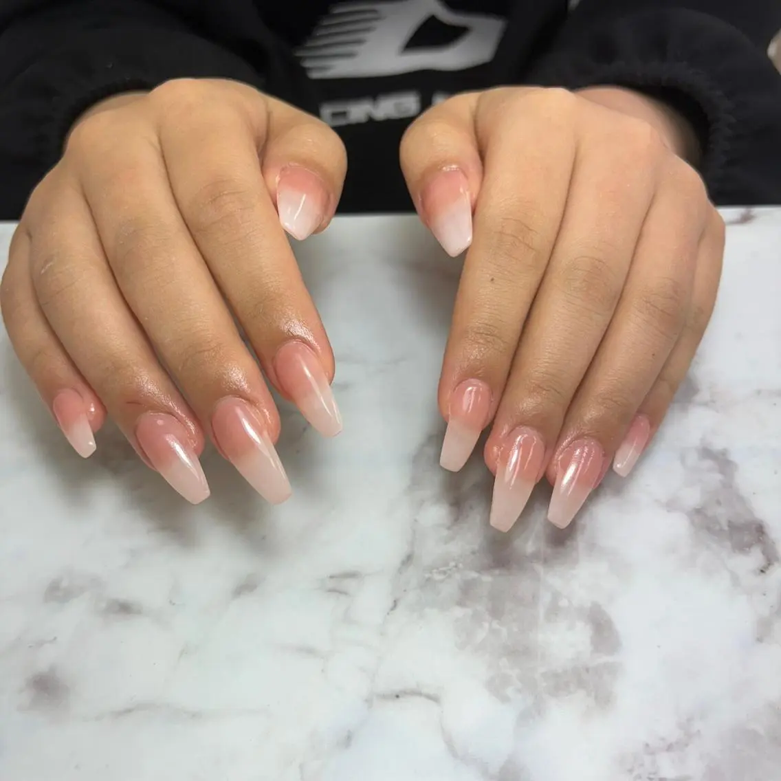 salon UNE LMA見習いスタッフのネイルデザイン