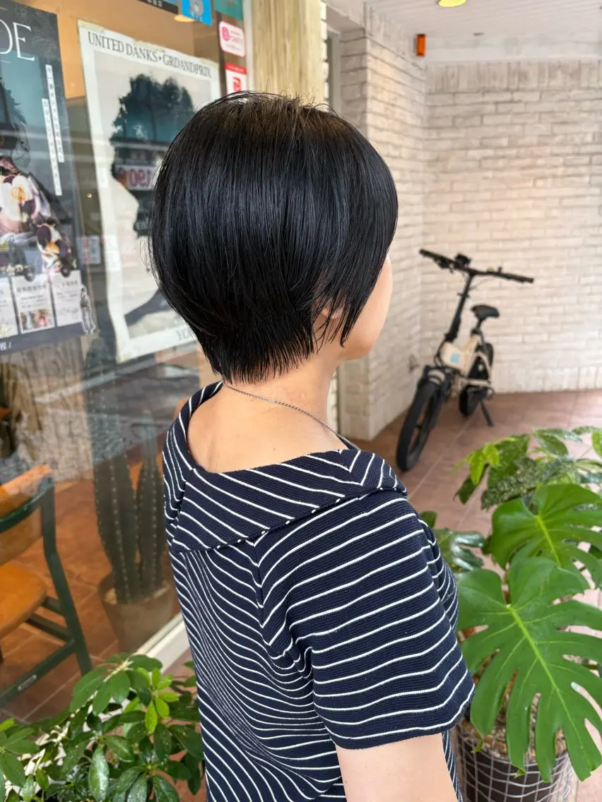 ショート あやか 白髪ぼかしハイライトのヘアスタイル