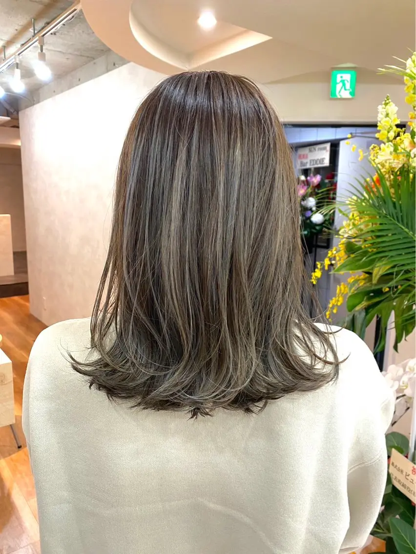 セミロング ハイライト moro 丁寧なカウンセリングのヘアスタイル