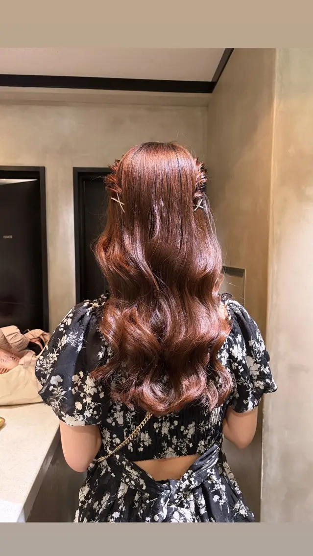 ロング カラー ヘアアレンジ ヘアカラー トリートメント タナカ カナ🫧のヘアスタイル