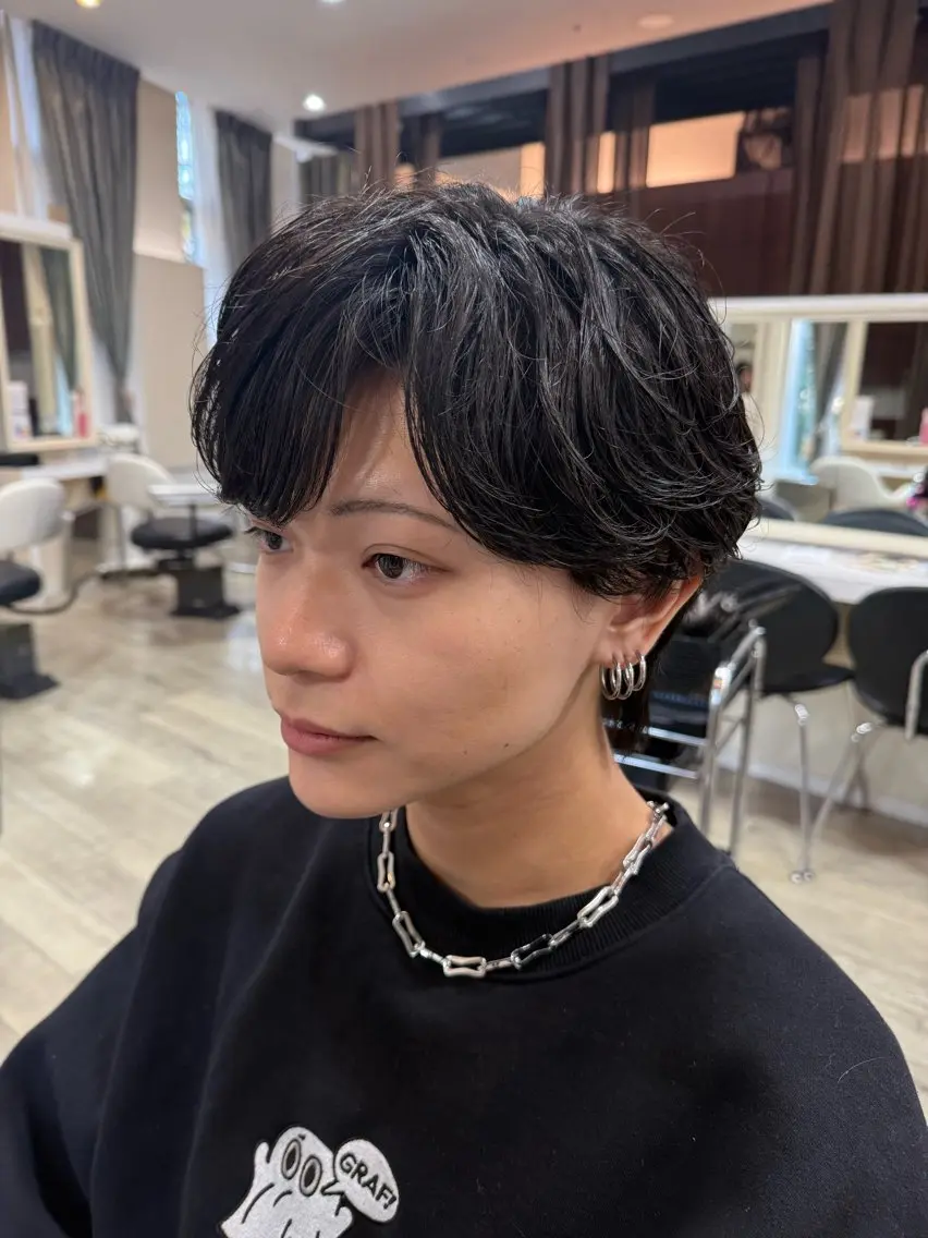 ミディアム パーマ メンズ ミディアムパーマ フェザーパーマ メンズパーマ カット パーマ 市川 博紀 店長のヘアスタイル