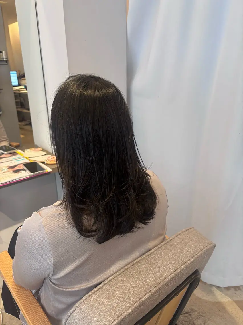ミディアム 真鍋 月音のヘアスタイル