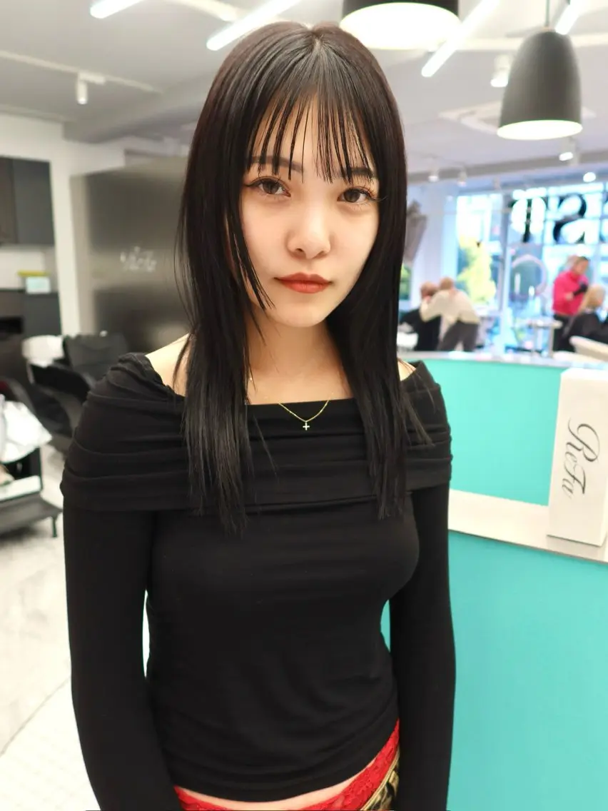 ロング カラー 黒髪 ブルーカラー ブルーブラック レイヤーカット 顔周りカット/透明感 カラー✂️MEIのヘアスタイル