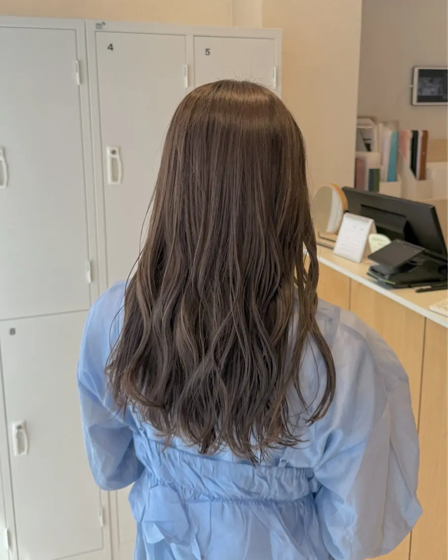 セミロング ヘアカラー 岸本 拓海のヘアスタイル