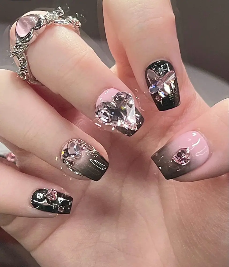 ネイル フレンチネイル グラデーション キラキラネイル 韓国ネイル マグネットネイル ハンドネイル 🎀🎀YooLi Nail Salonのネイルデザイン