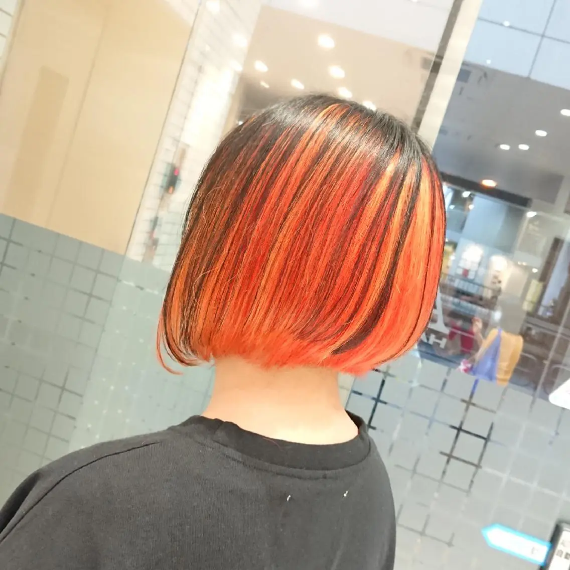 ショート カラー 黒髪 インナーカラー オレンジ ウルフカット/デザイ ンカラー/あらげのヘアスタイル