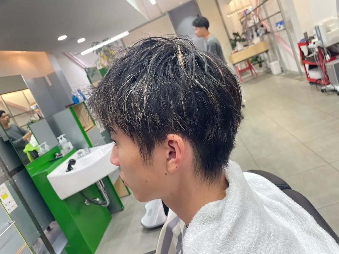 カラー 綾田 悠人のヘアスタイル