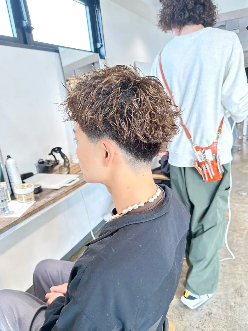 メンズ メンズブリーチ フェードカット メンズパーマ スキンフェード メンズツイストパーマ カット ヘアカラー パーマ トリートメント 骨格補正施術/メンズ 専門美容師/YUYAのヘアスタイル