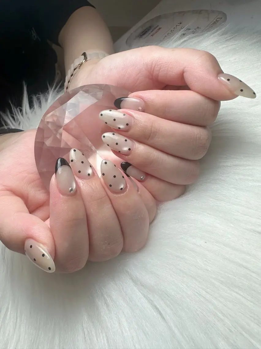 ネイル ドット フレンチネイル マグネットネイル 小澤 瑠菜のネイルデザイン