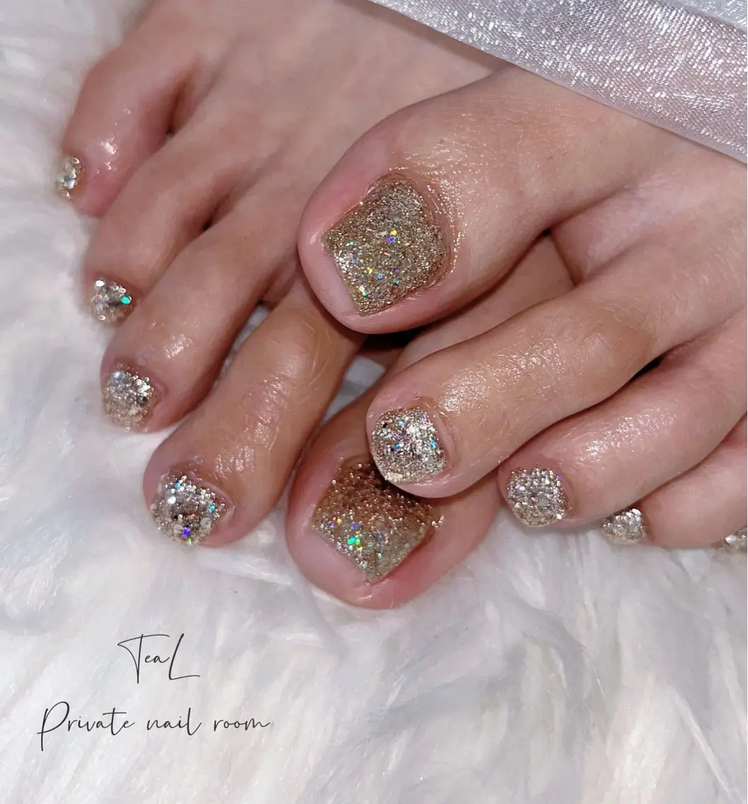 ネイル フットネイル ゴールド フットネイル TeaL nailのネイルデザイン