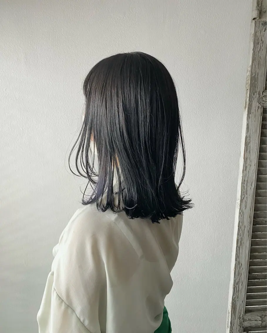 セミロング カラー ヘアカラー 暗髪とオリーブ🌿 渡辺拓人のヘアスタイル