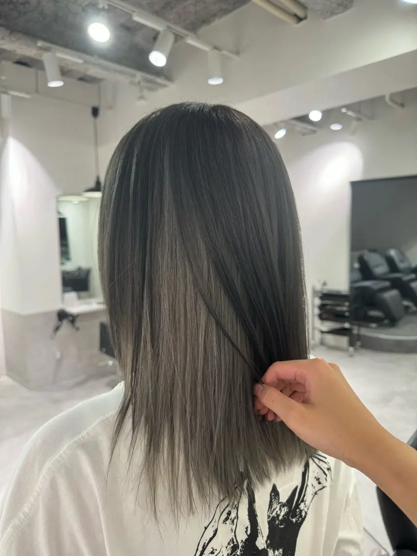 セミロング カラー 黒髪 インナーカラー yume🦋/ CIERA南船場のヘアスタイル