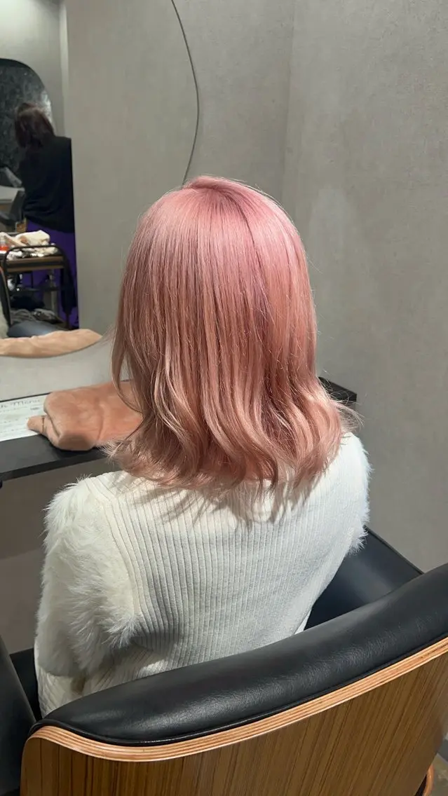 ミディアム カラー ピンクカラー ホワイトピンク ヘアカラー トリートメント ハイトーン/ブリーチ ルミエール/新栄/栄のヘアスタイル