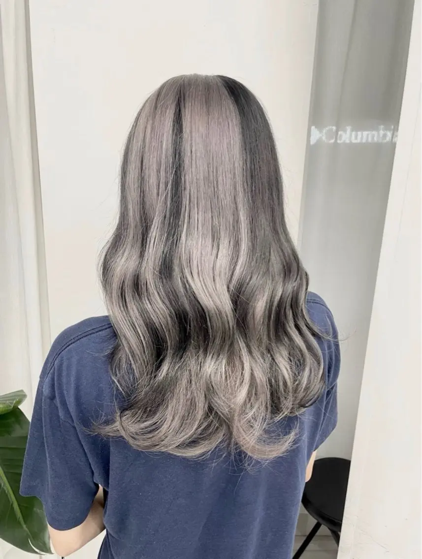 ロング ヘアカラー ハイトーンカラー🦕 よしかどこーし🦕のヘアスタイル