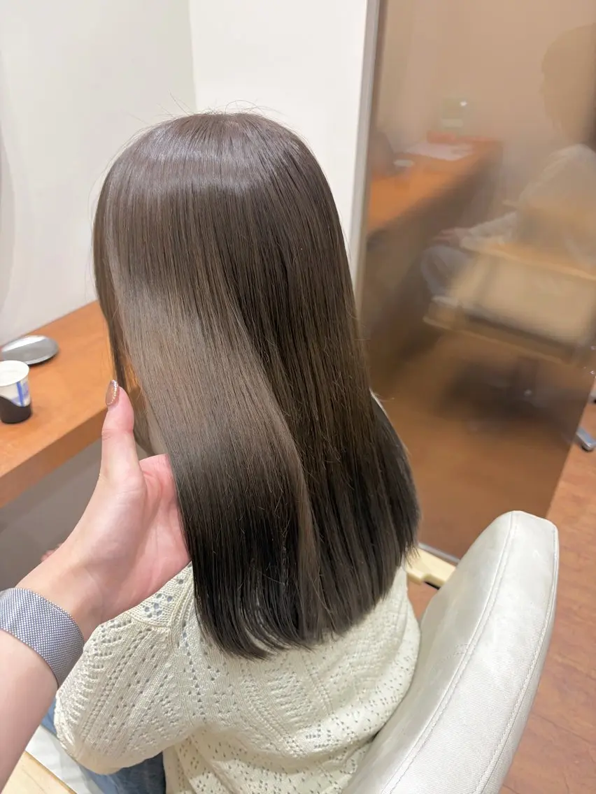 ロング カラー グレージュ シルバー カット ヘアカラー トリートメント ﾚｲﾔｰ🩵透明感 ೀユイ🌙のヘアスタイル