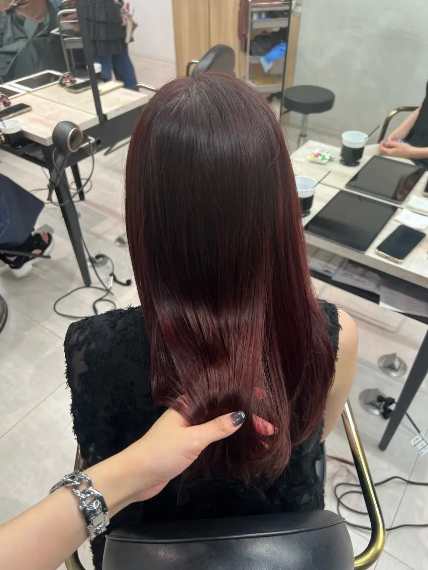 ロング カラー ブリーチ ブリーチなしカラー カット ヘアカラー トリートメント 小森聖奈 韓国風レイヤーカットのヘアスタイル