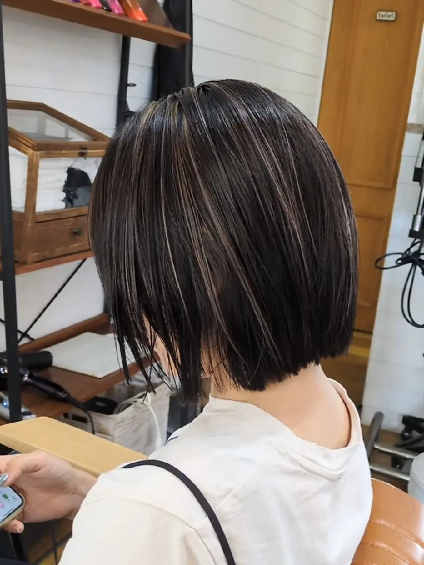 ミディアム カラー ボブ カット ヘアカラー 奥田 誠司のヘアスタイル