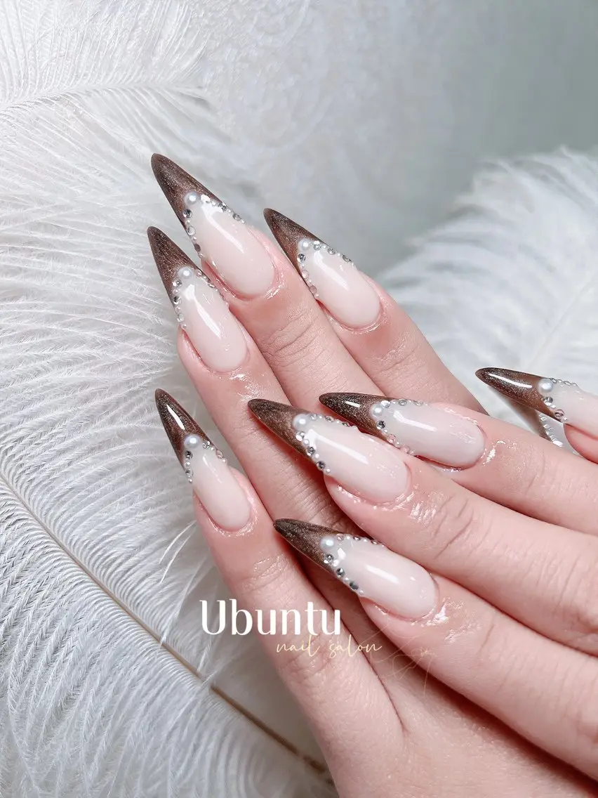 ネイル フラッシュネイル フレンチネイル ロングネイル ハンドネイル Ubuntu🎀 ネイルサロン✨のネイルデザイン