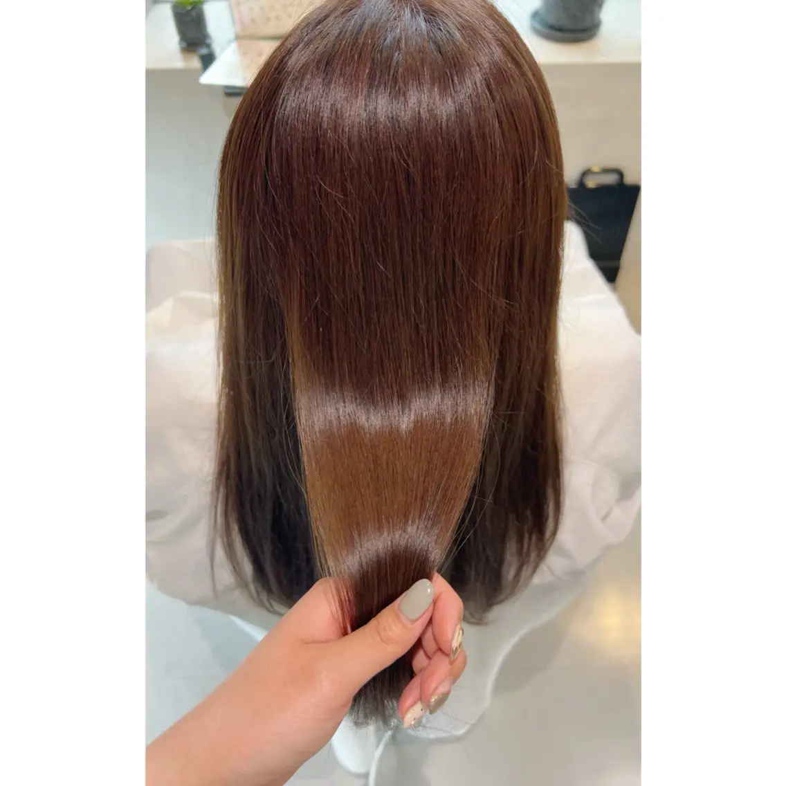 ロング カラー グレージュ 坂野 美葵のヘアスタイル
