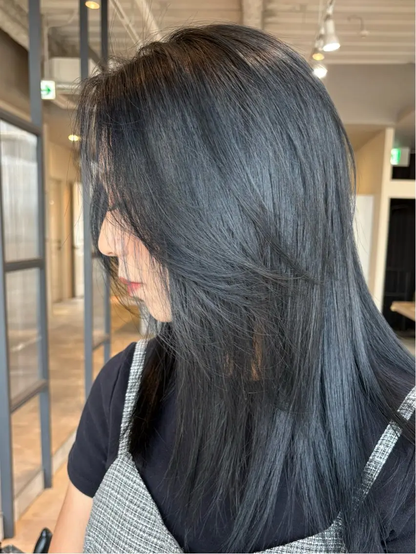 セミロング ヘアカラー HIRO ✂︎のヘアスタイル