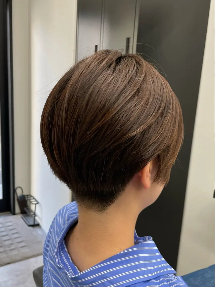 ショート 刈り上げ 鎌取/透明感カラー /ボブ/顔まわりのヘアスタイル