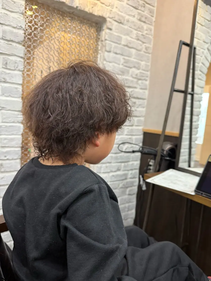 メンズ キッズ メンズパーマ カット ヘアカラー トリートメント 艶カラー✨️派手髪 🦄renのヘアスタイル